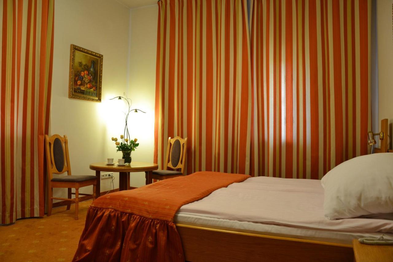 Karat Bed & Breakfast Warsaw Exterior photo