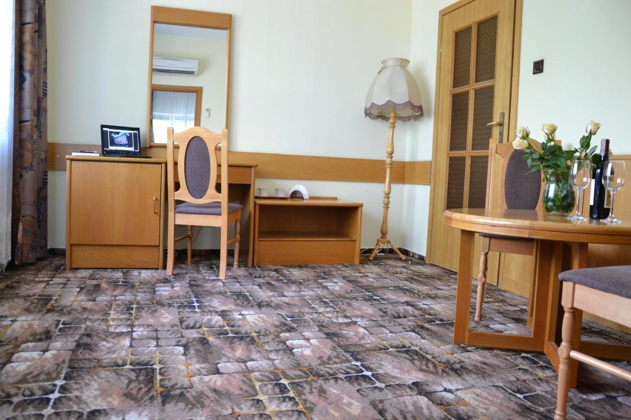 Karat Bed & Breakfast Warsaw Exterior photo