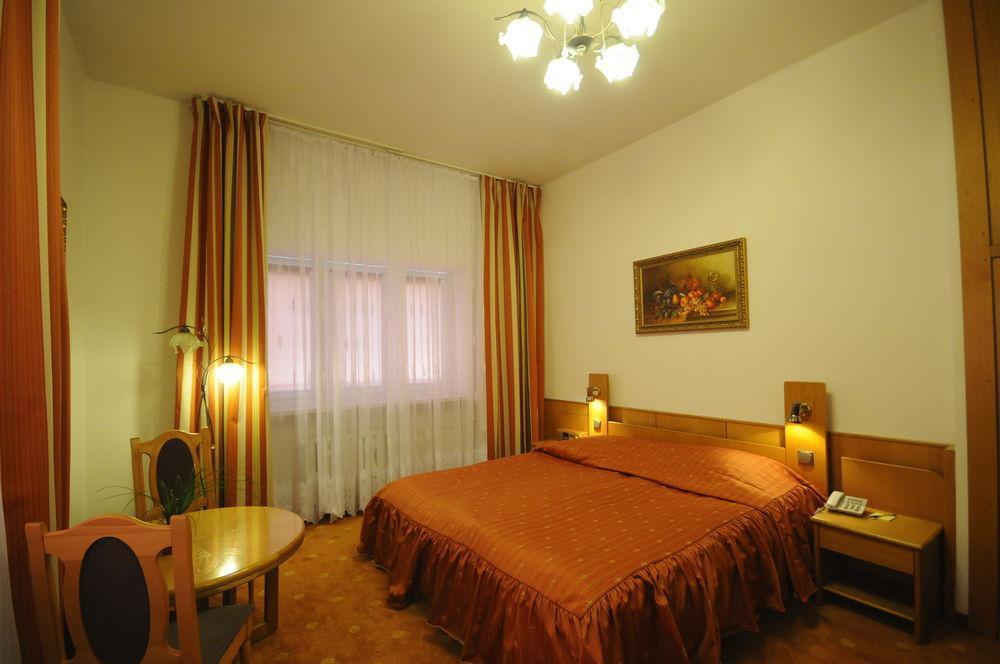 Karat Bed & Breakfast Warsaw Room photo